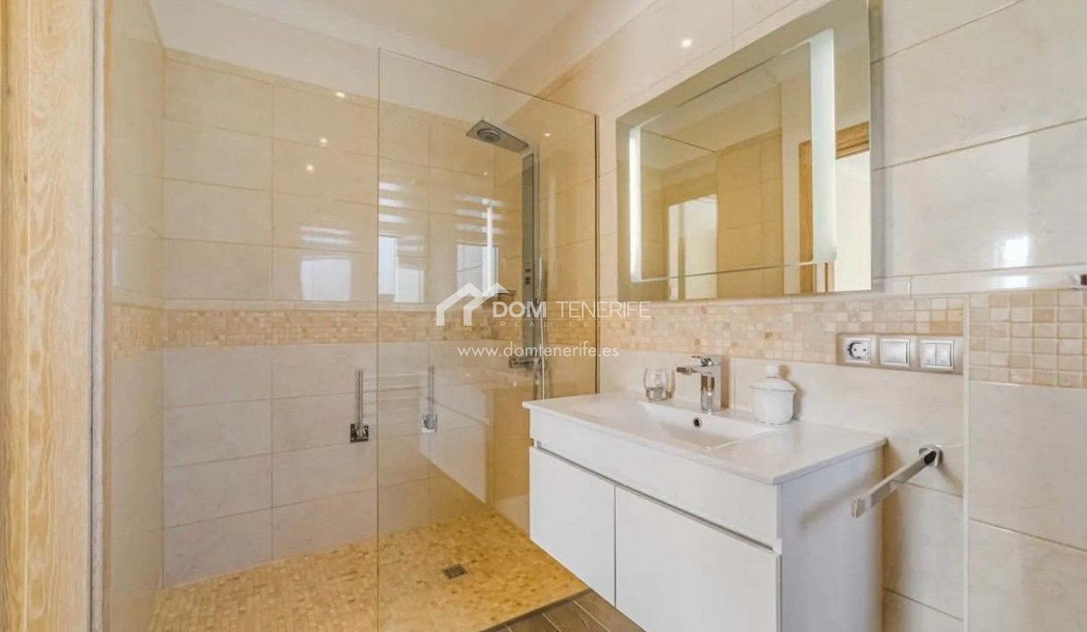 Wiederverkauf - Villa -
Adeje - La Caleta