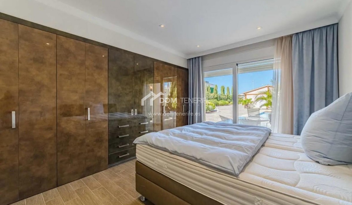 Wiederverkauf - Villa -
Adeje - La Caleta