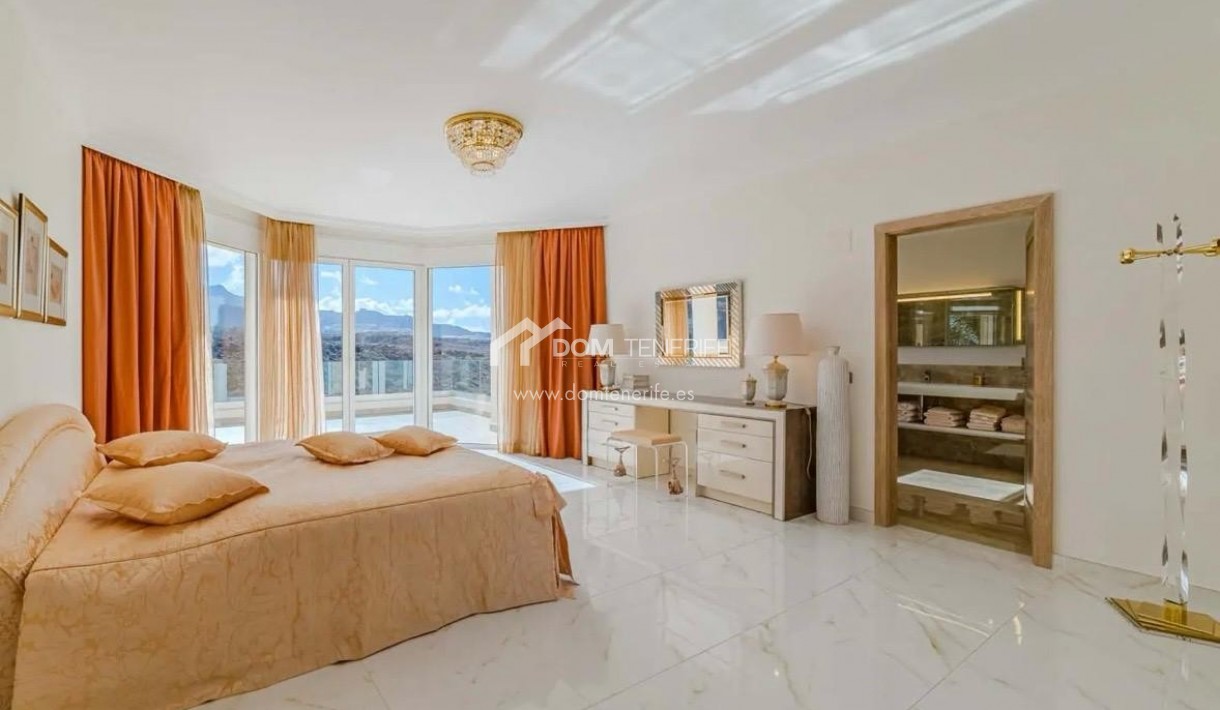 Wiederverkauf - Villa -
Adeje - La Caleta