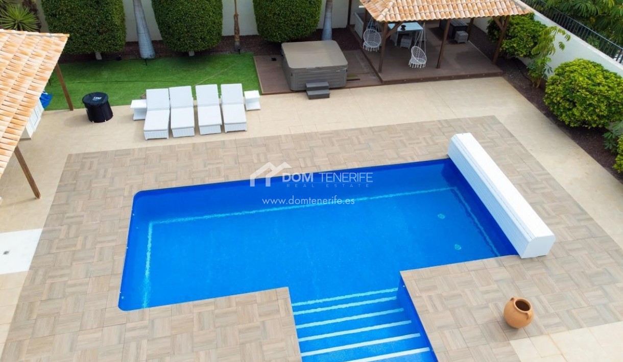 Wiederverkauf - Villa -
Adeje - La Caleta