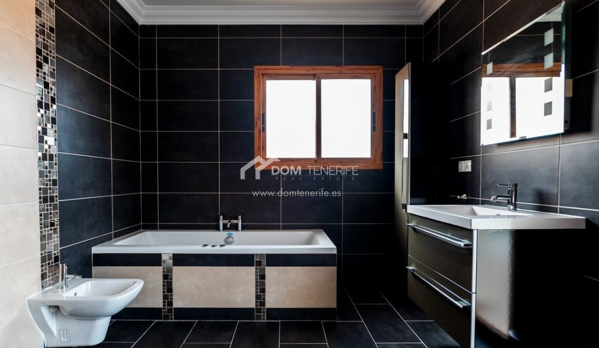 Wiederverkauf - Villa -
Adeje - La Caleta