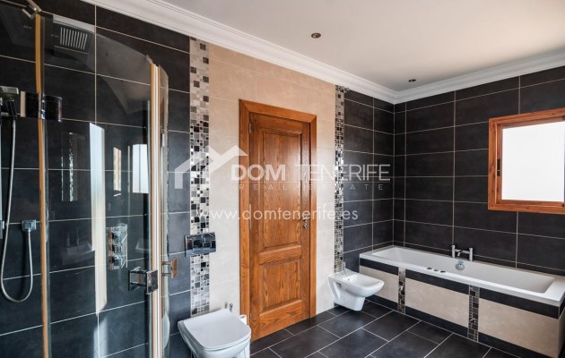 Wiederverkauf - Villa -
Adeje - La Caleta