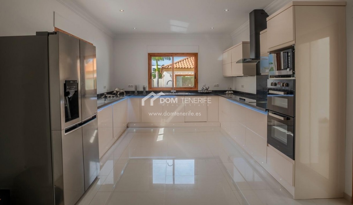 Wiederverkauf - Villa -
Adeje - La Caleta