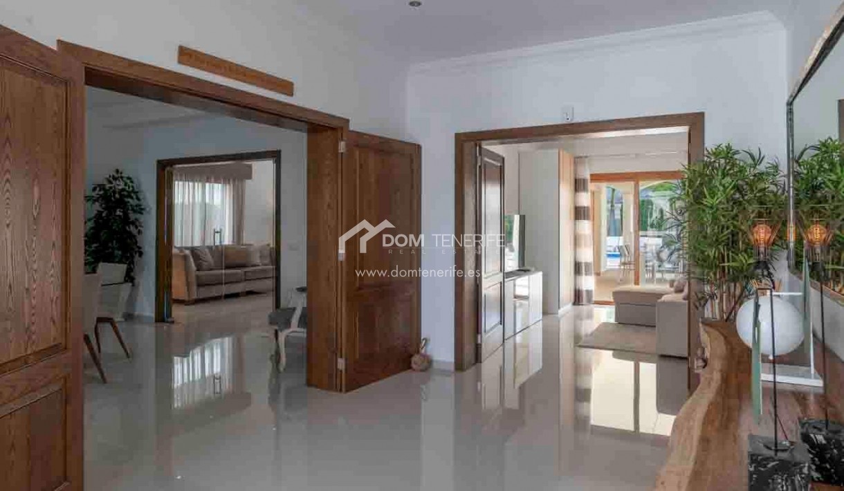 Wiederverkauf - Villa -
Adeje - La Caleta