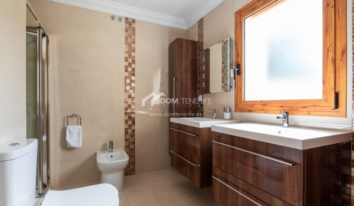 Wiederverkauf - Villa -
Adeje - La Caleta