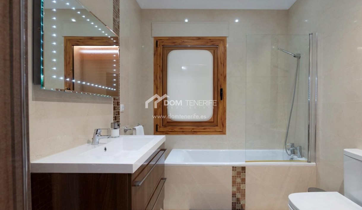 Wiederverkauf - Villa -
Adeje - La Caleta