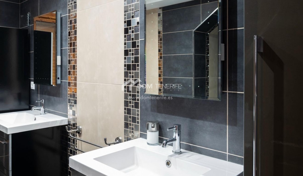 Wiederverkauf - Villa -
Adeje - La Caleta