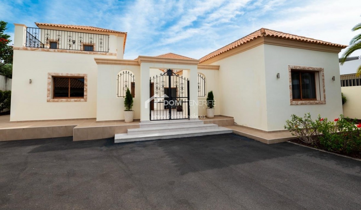 Wiederverkauf - Villa -
Adeje - La Caleta