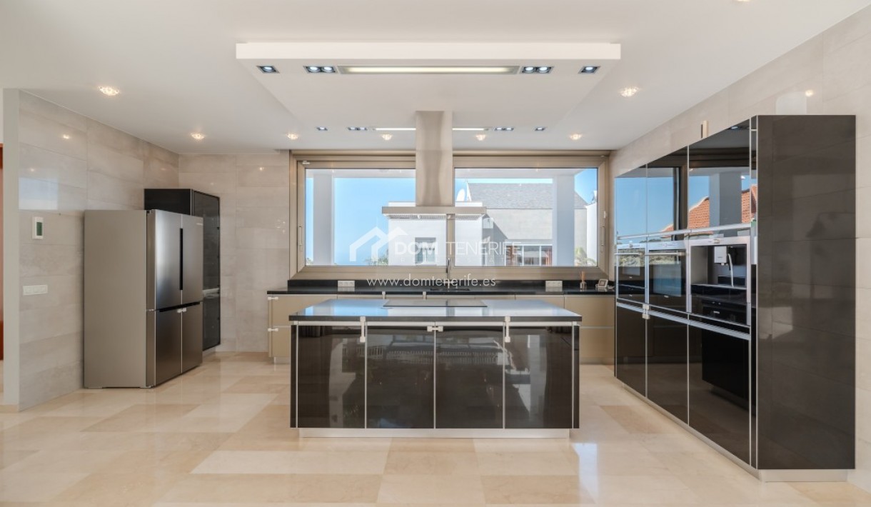 Revente - Villa -
Adeje - Roque del Conde