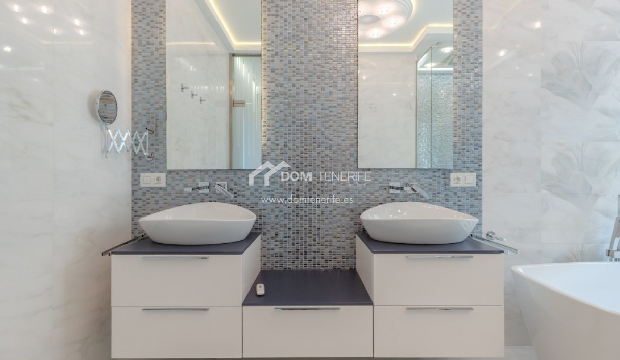 Revente - Villa -
Adeje - Roque del Conde