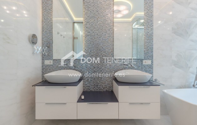 Revente - Villa -
Adeje - Roque del Conde