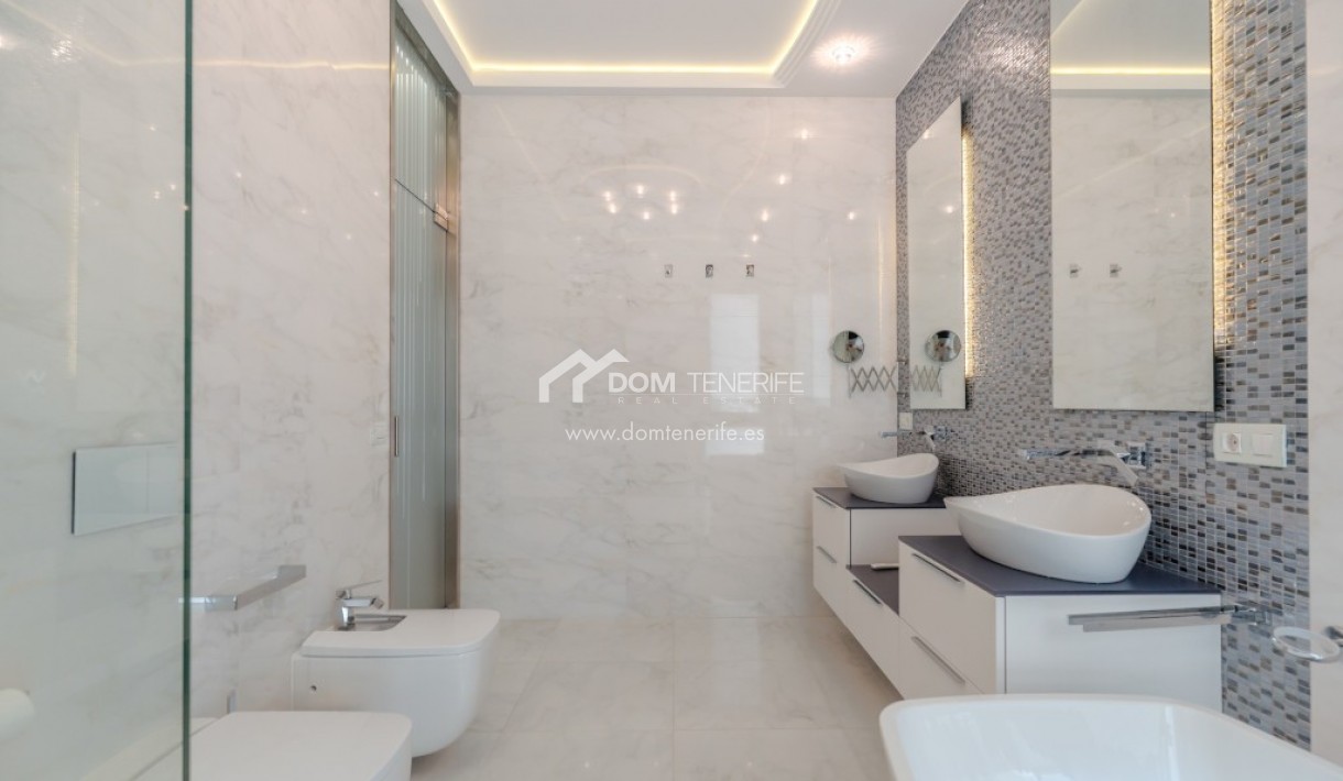 Revente - Villa -
Adeje - Roque del Conde