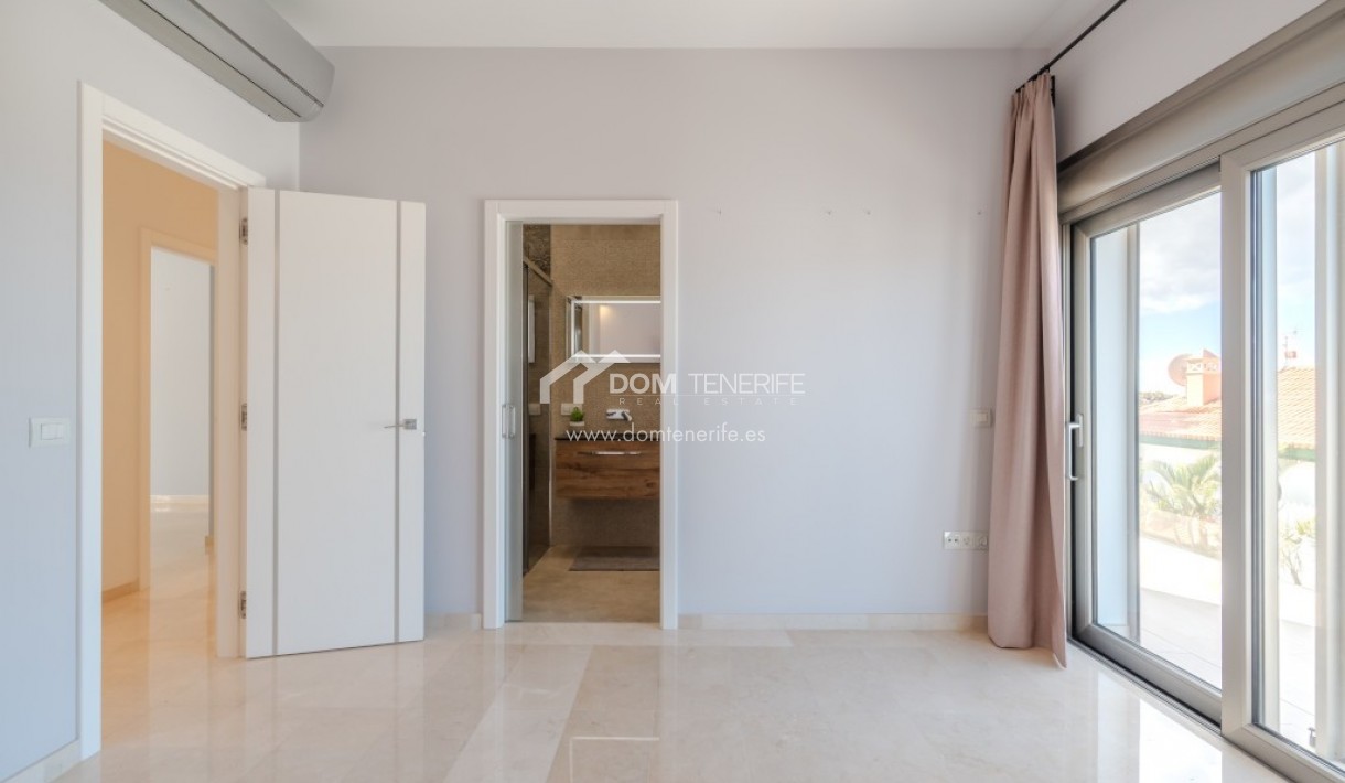 Revente - Villa -
Adeje - Roque del Conde