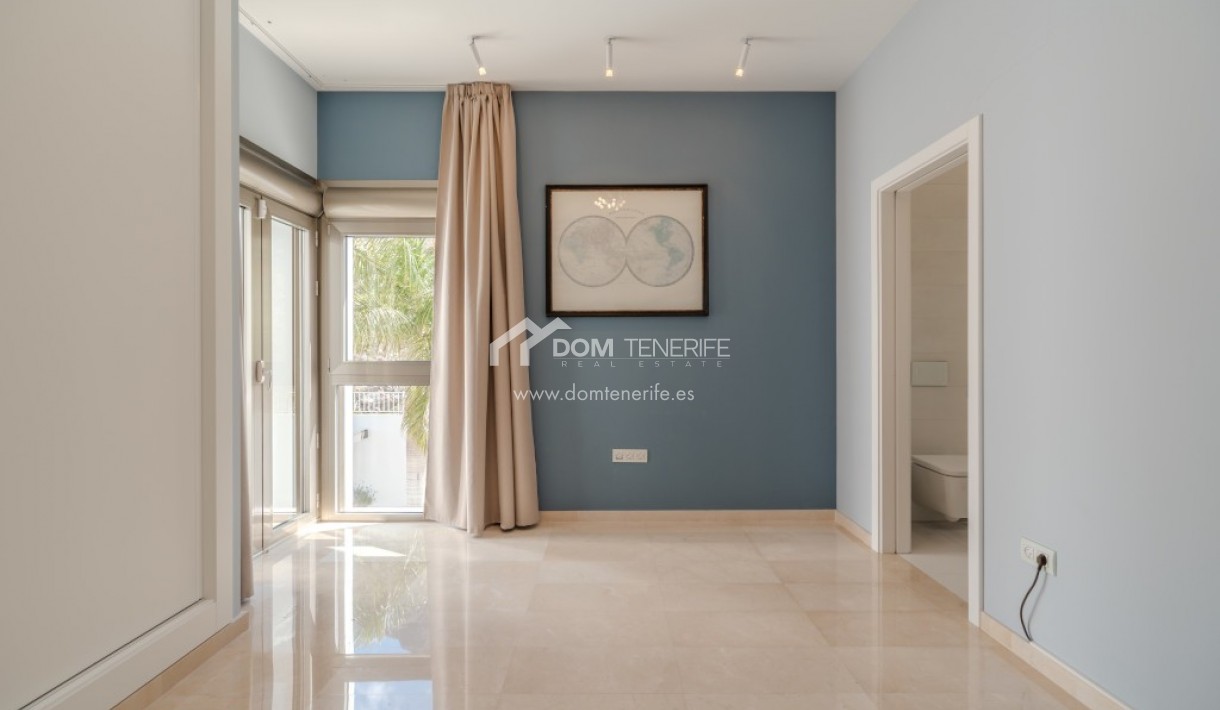 Revente - Villa -
Adeje - Roque del Conde