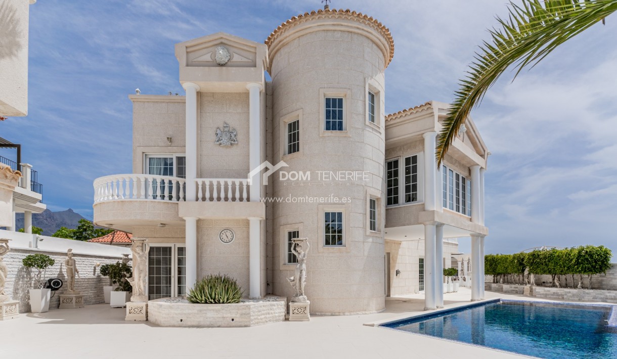 Sale - Villa -
Adeje - La Caleta