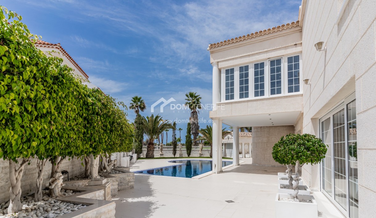 Sale - Villa -
Adeje - La Caleta