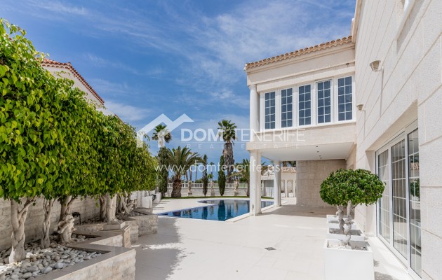 Sale - Villa -
Adeje - La Caleta