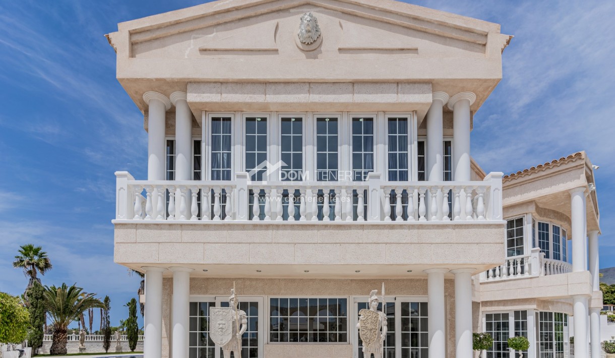 Sale - Villa -
Adeje - La Caleta