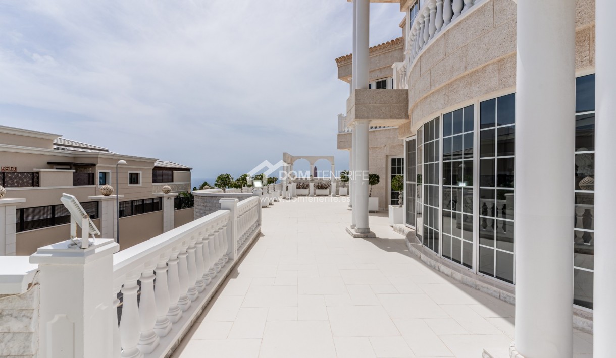 Sale - Villa -
Adeje - La Caleta