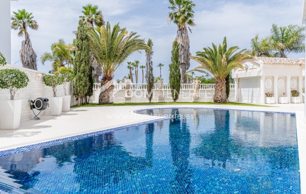 Sale - Villa -
Adeje - La Caleta