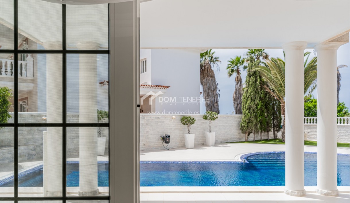 Sale - Villa -
Adeje - La Caleta