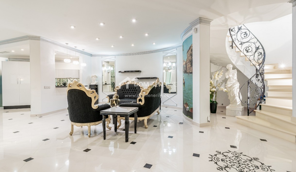 Sale - Villa -
Adeje - La Caleta