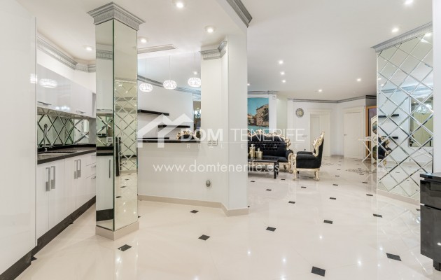 Sale - Villa -
Adeje - La Caleta