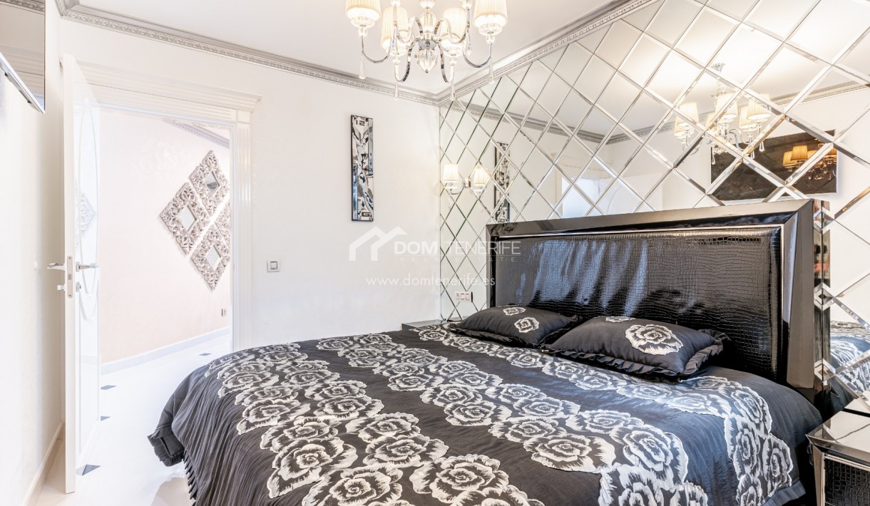 Sale - Villa -
Adeje - La Caleta