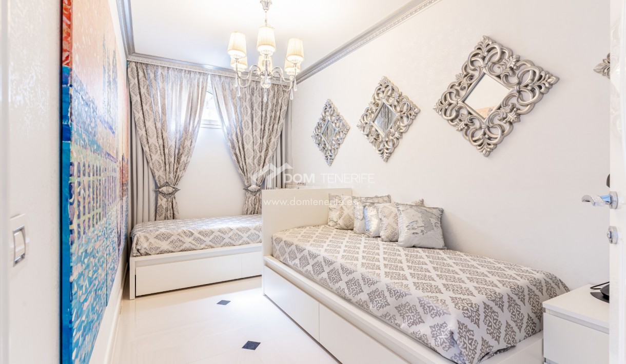 Sale - Villa -
Adeje - La Caleta