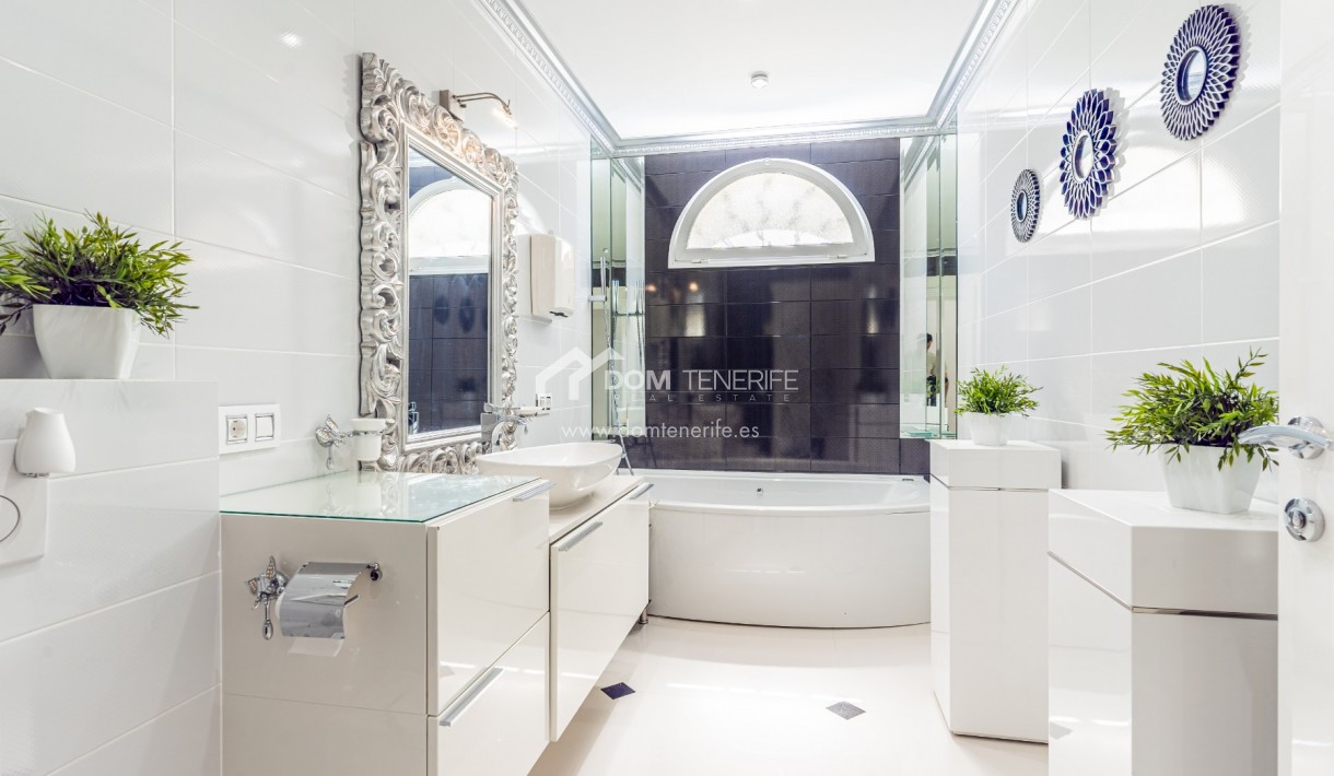 Sale - Villa -
Adeje - La Caleta