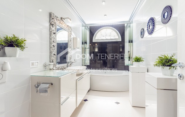 Sale - Villa -
Adeje - La Caleta