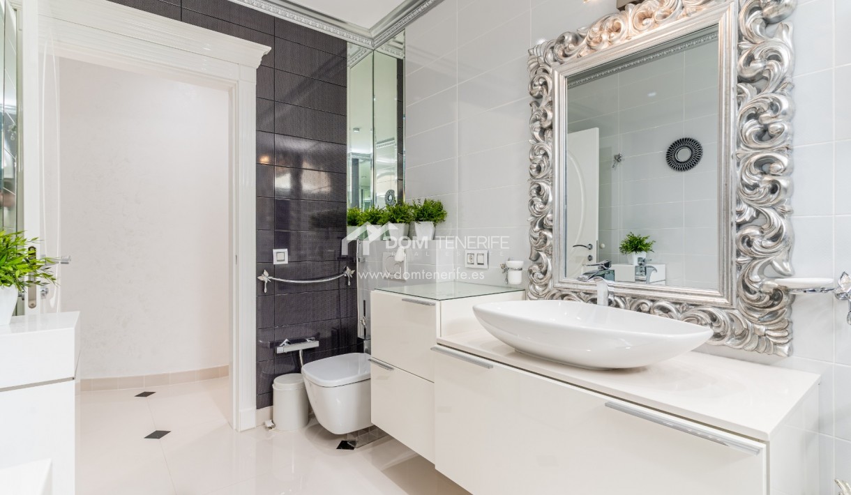 Sale - Villa -
Adeje - La Caleta