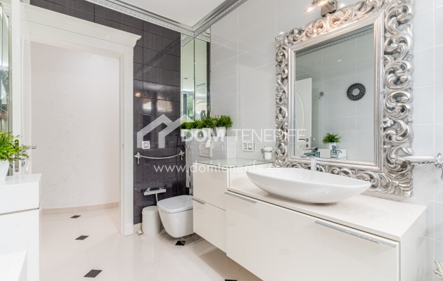 Sale - Villa -
Adeje - La Caleta