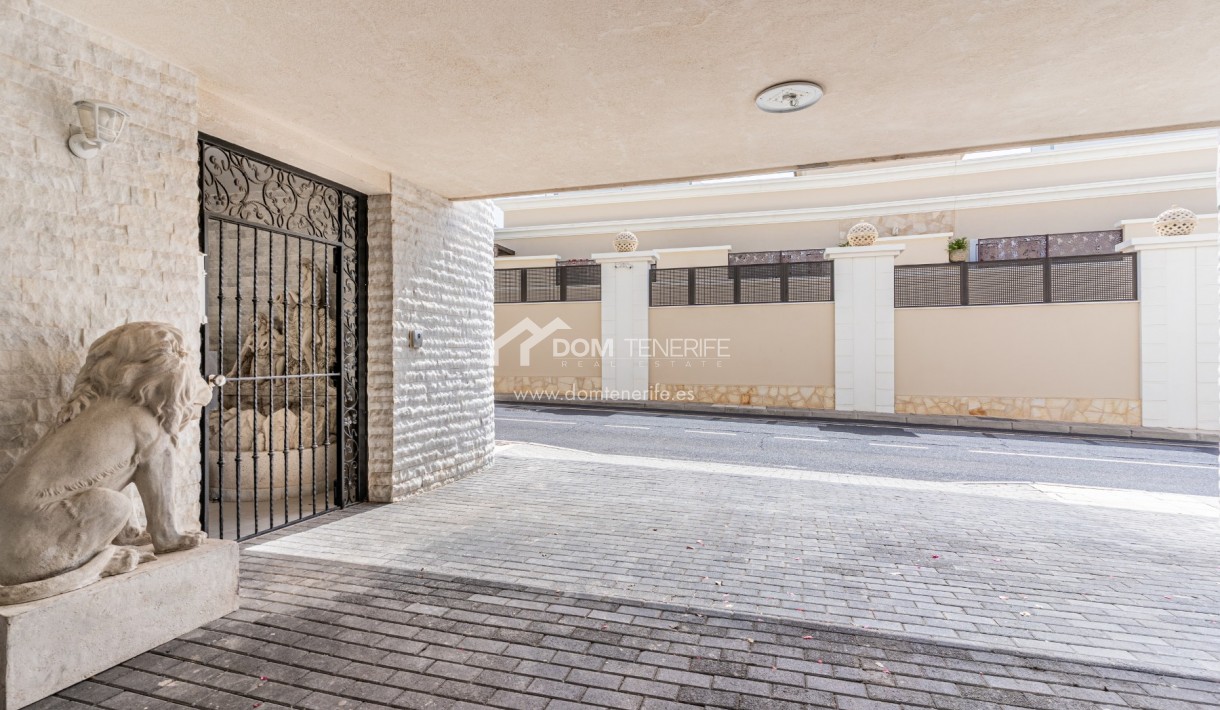Sale - Villa -
Adeje - La Caleta