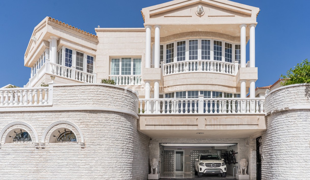 Sale - Villa -
Adeje - La Caleta