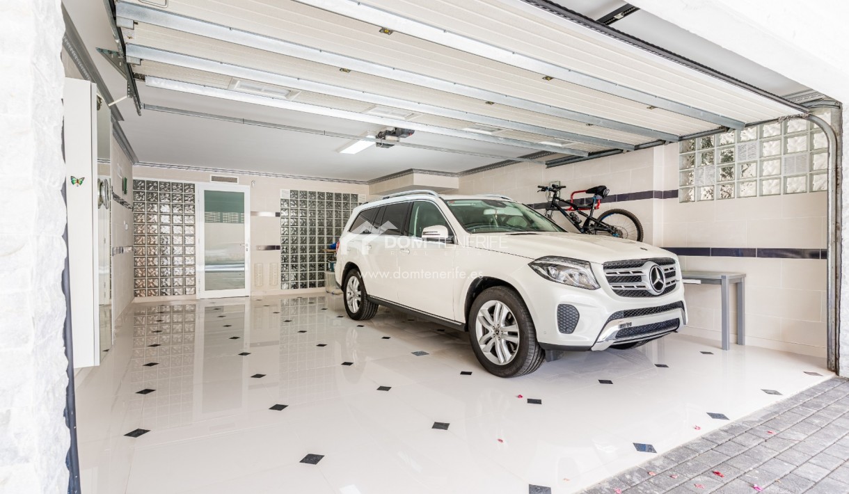 Sale - Villa -
Adeje - La Caleta