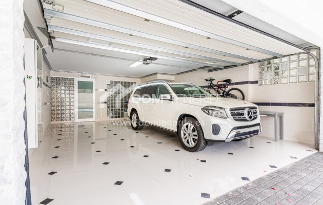 Sale - Villa -
Adeje - La Caleta