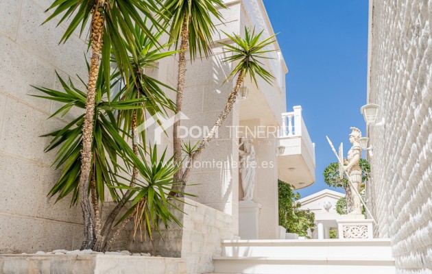 Sale - Villa -
Adeje - La Caleta