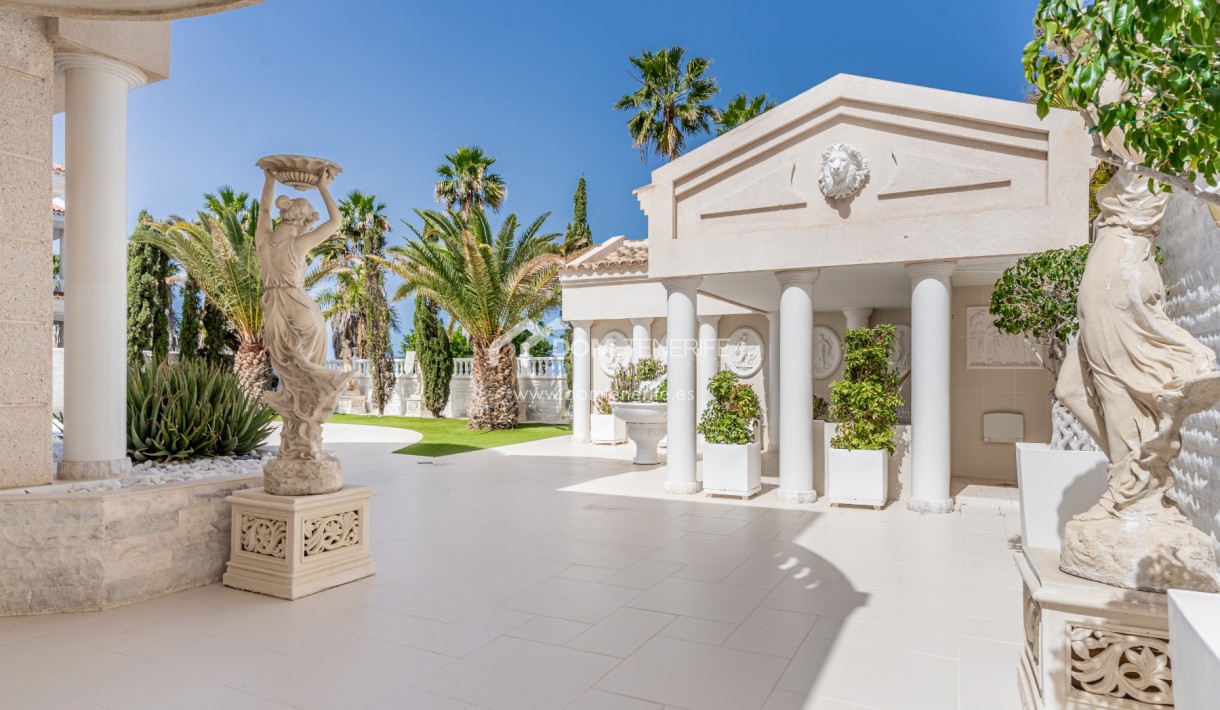 Sale - Villa -
Adeje - La Caleta