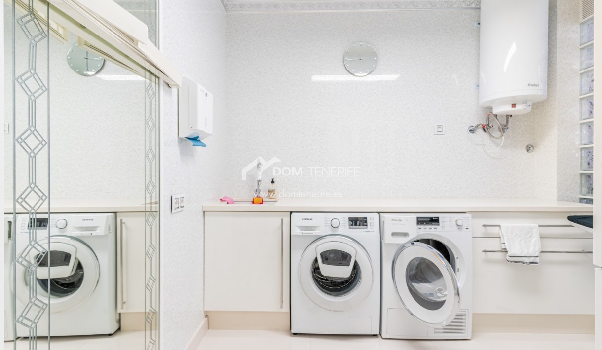 Sale - Villa -
Adeje - La Caleta