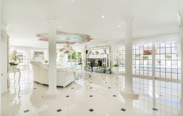 Sale - Villa -
Adeje - La Caleta