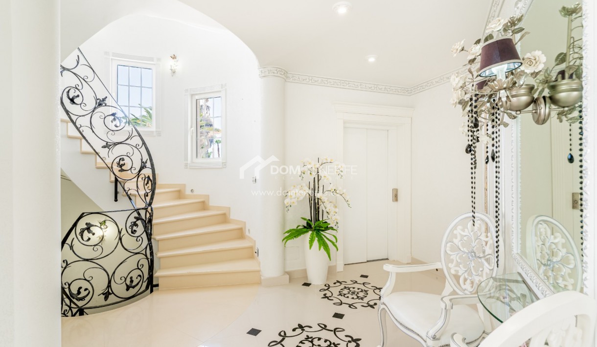 Sale - Villa -
Adeje - La Caleta