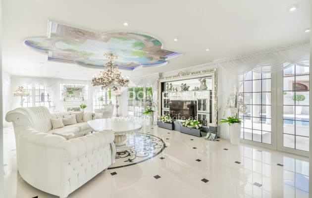 Sale - Villa -
Adeje - La Caleta