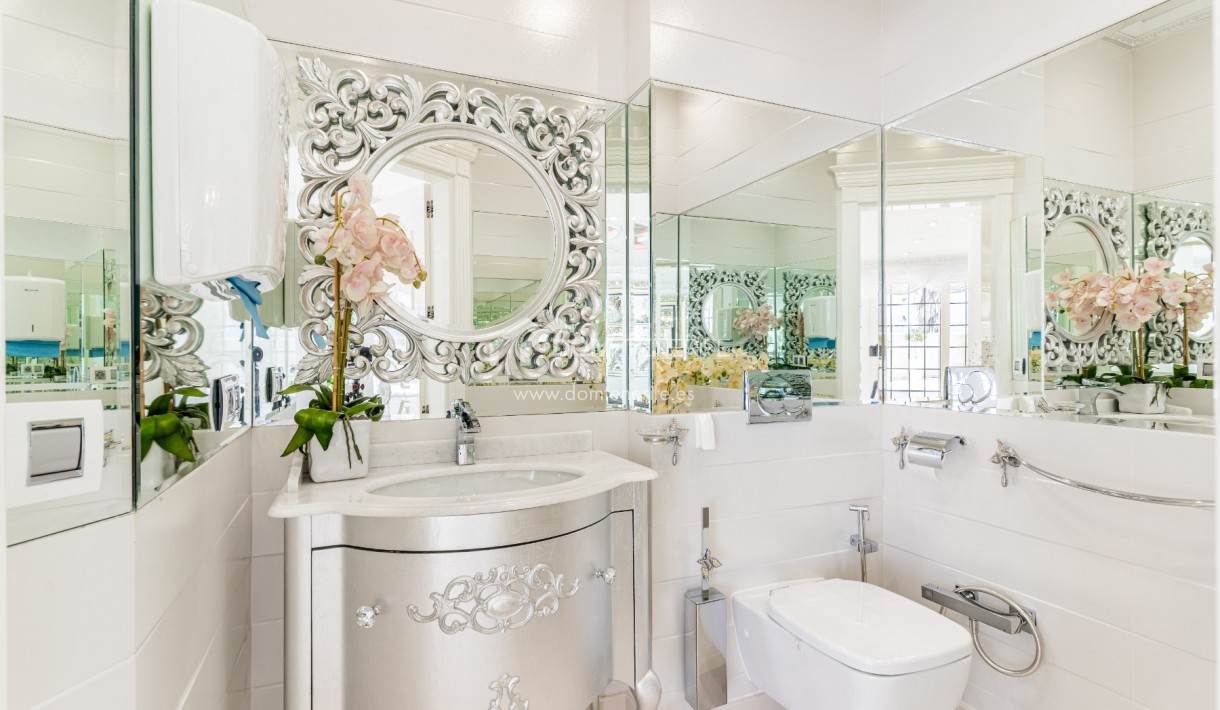 Sale - Villa -
Adeje - La Caleta