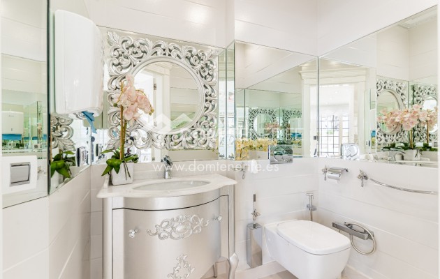 Sale - Villa -
Adeje - La Caleta