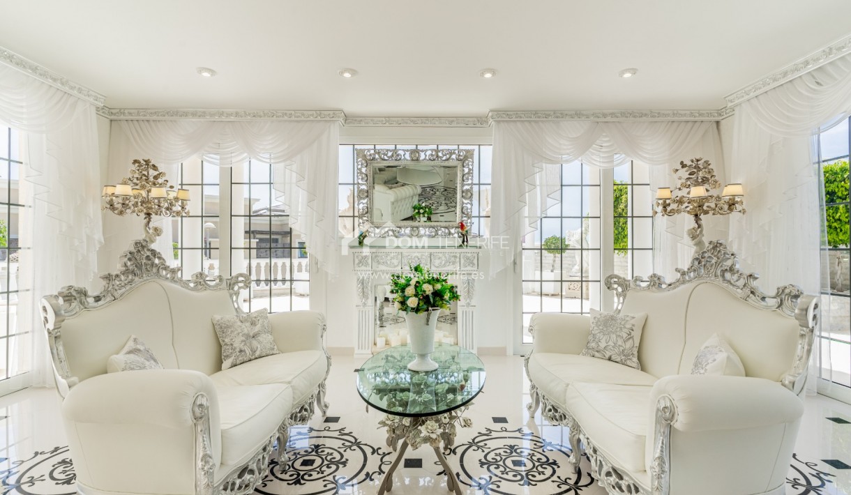 Sale - Villa -
Adeje - La Caleta