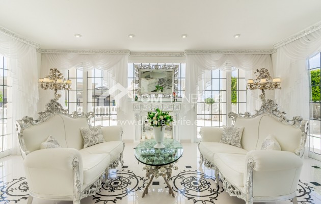 Sale - Villa -
Adeje - La Caleta