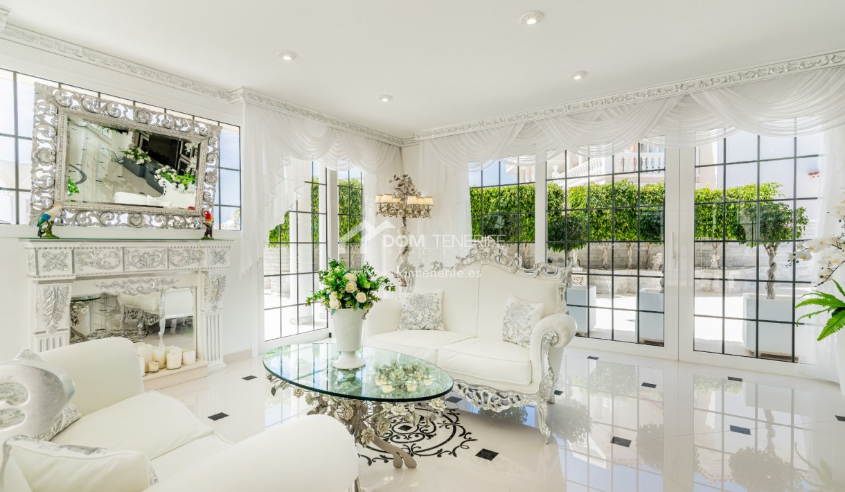 Sale - Villa -
Adeje - La Caleta