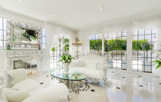 Sale - Villa -
Adeje - La Caleta