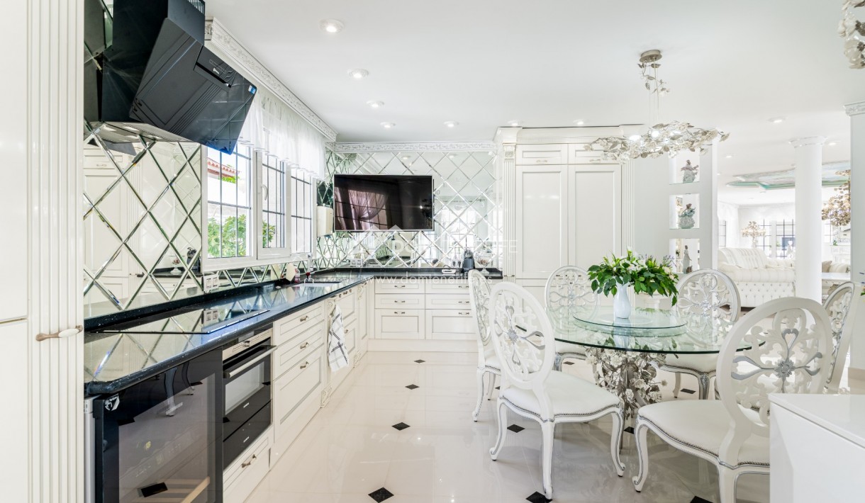 Sale - Villa -
Adeje - La Caleta